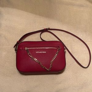 Mk Red Purse:❤️❤️❤️ tags On The Inside 🤷🏽‍♀️